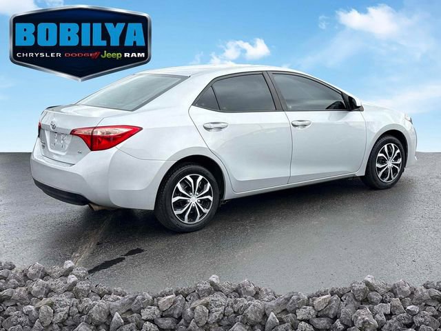 Used 2018 Toyota Corolla LE FWD image 3