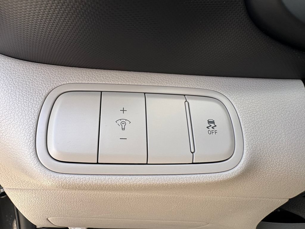 Used 2025 Hyundai Venue SEL FWD image 28