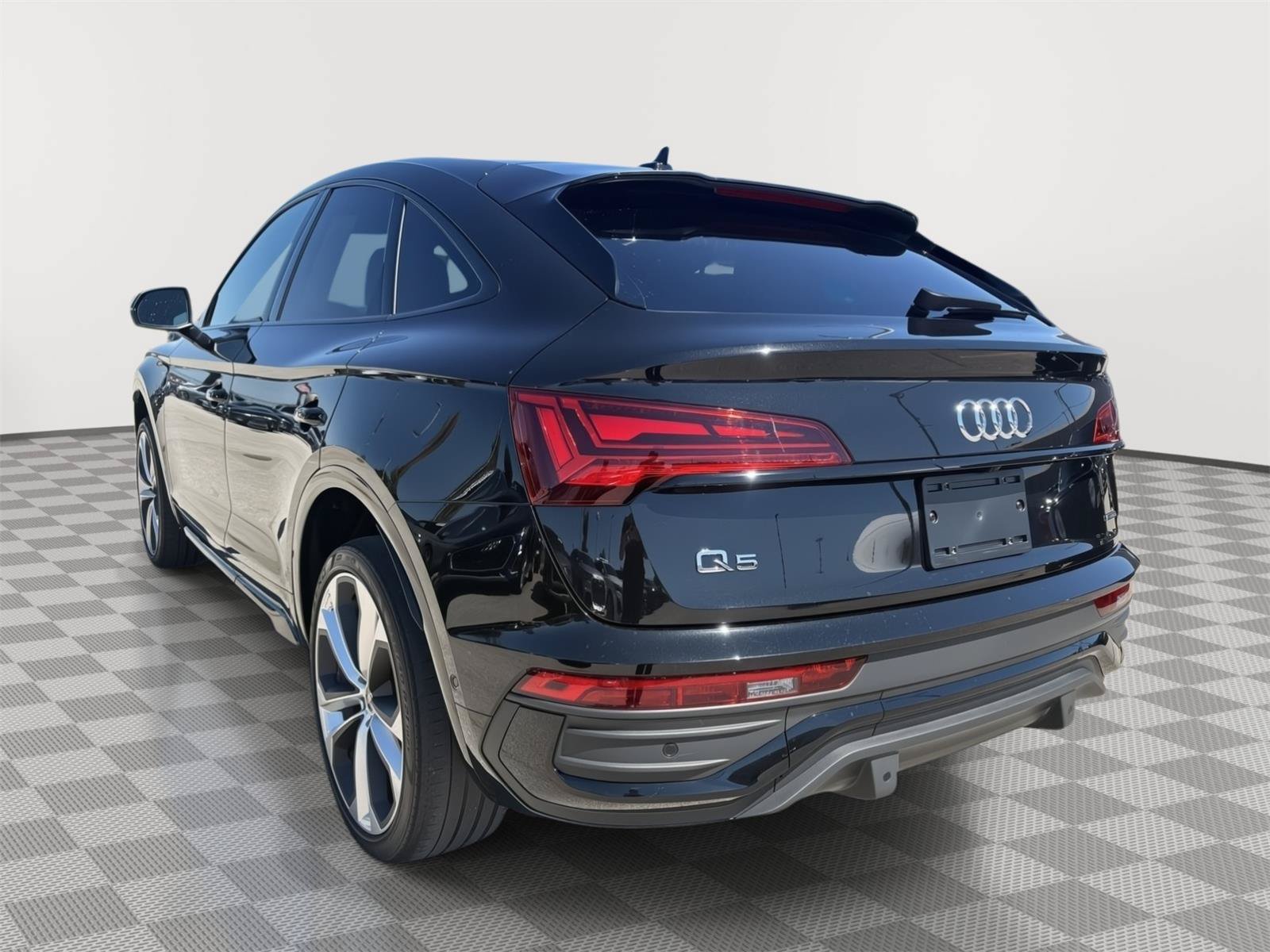Used 2023 Audi Q5 2.0T Prestige w/ Prestige Package AWD/4WD image 3