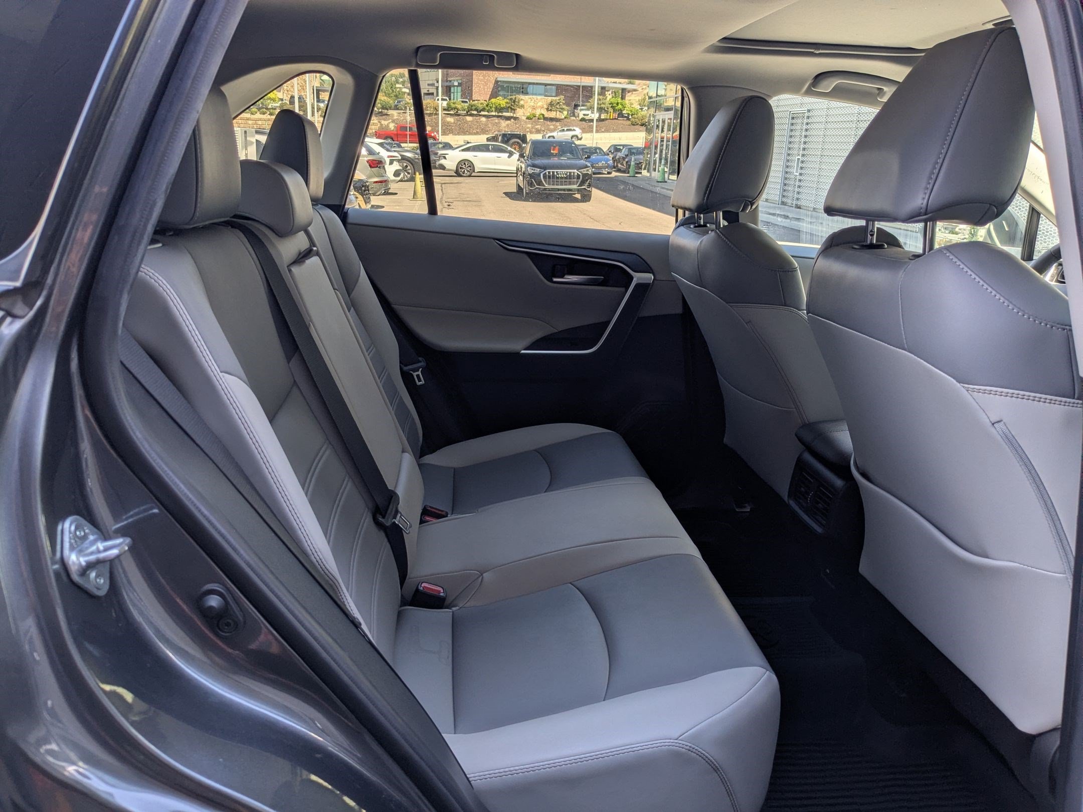 Used 2021 Toyota RAV4 XLE Premium AWD/4WD image 30