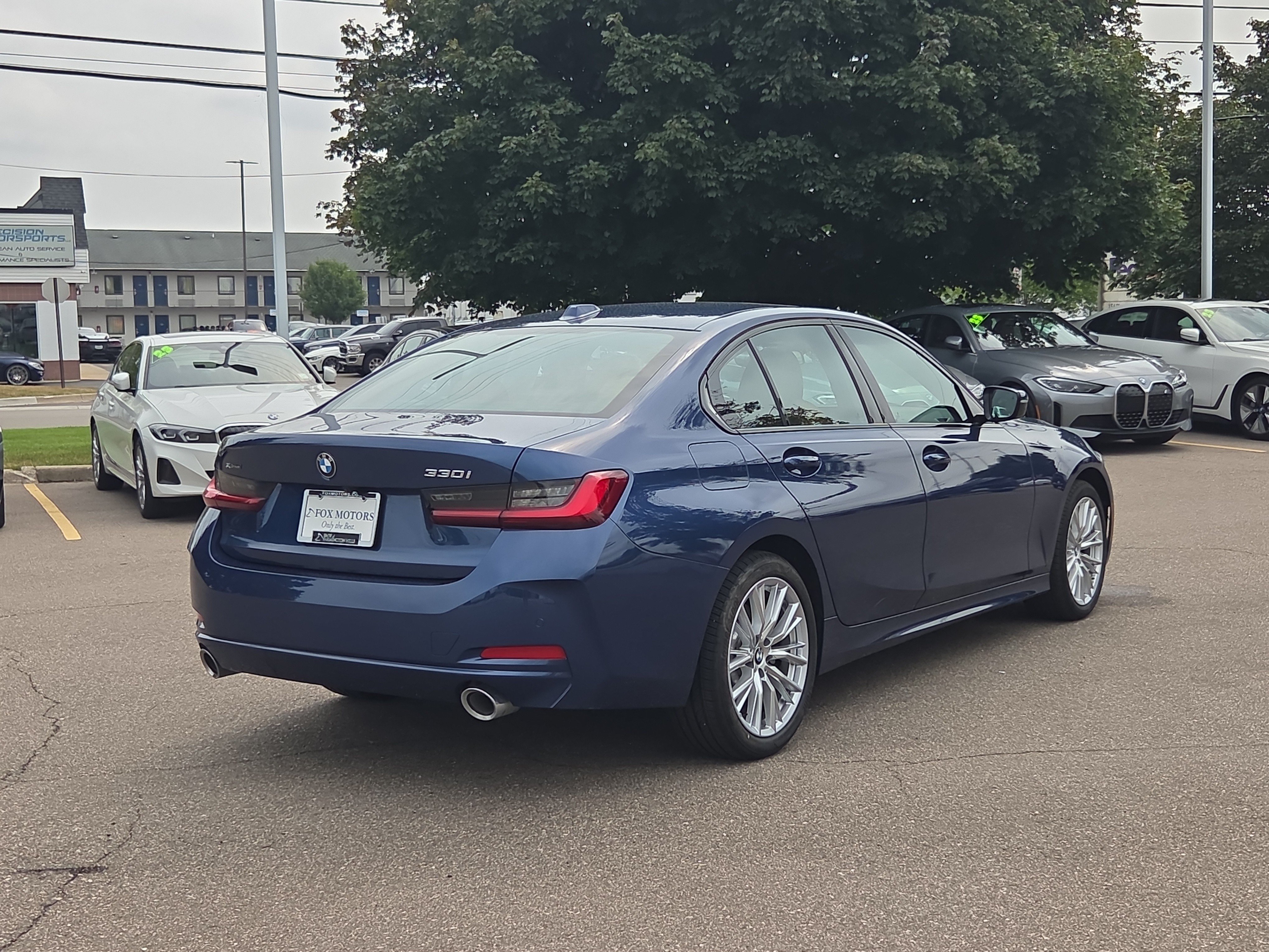 Used 2023 BMW 330i xDrive Sedan w/ Premium Package AWD/4WD image 4