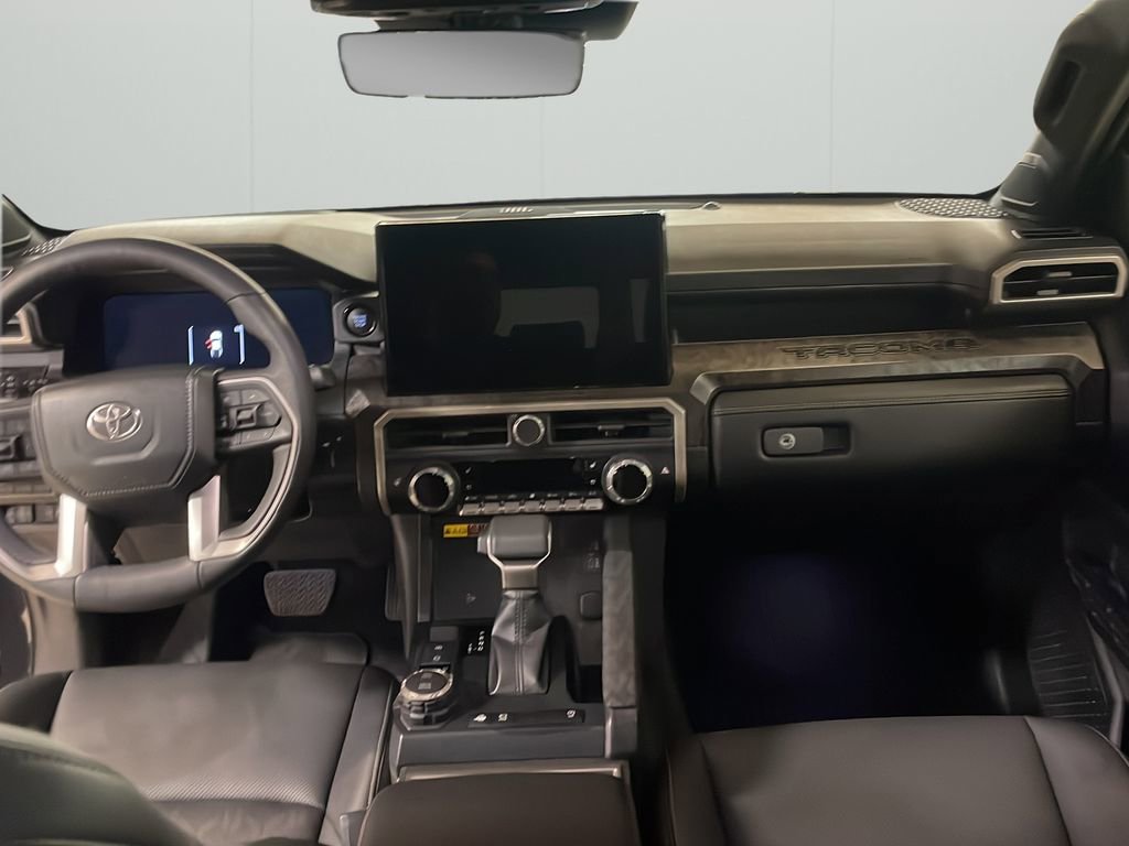 Used 2025 Toyota Tacoma Limited AWD/4WD image 16