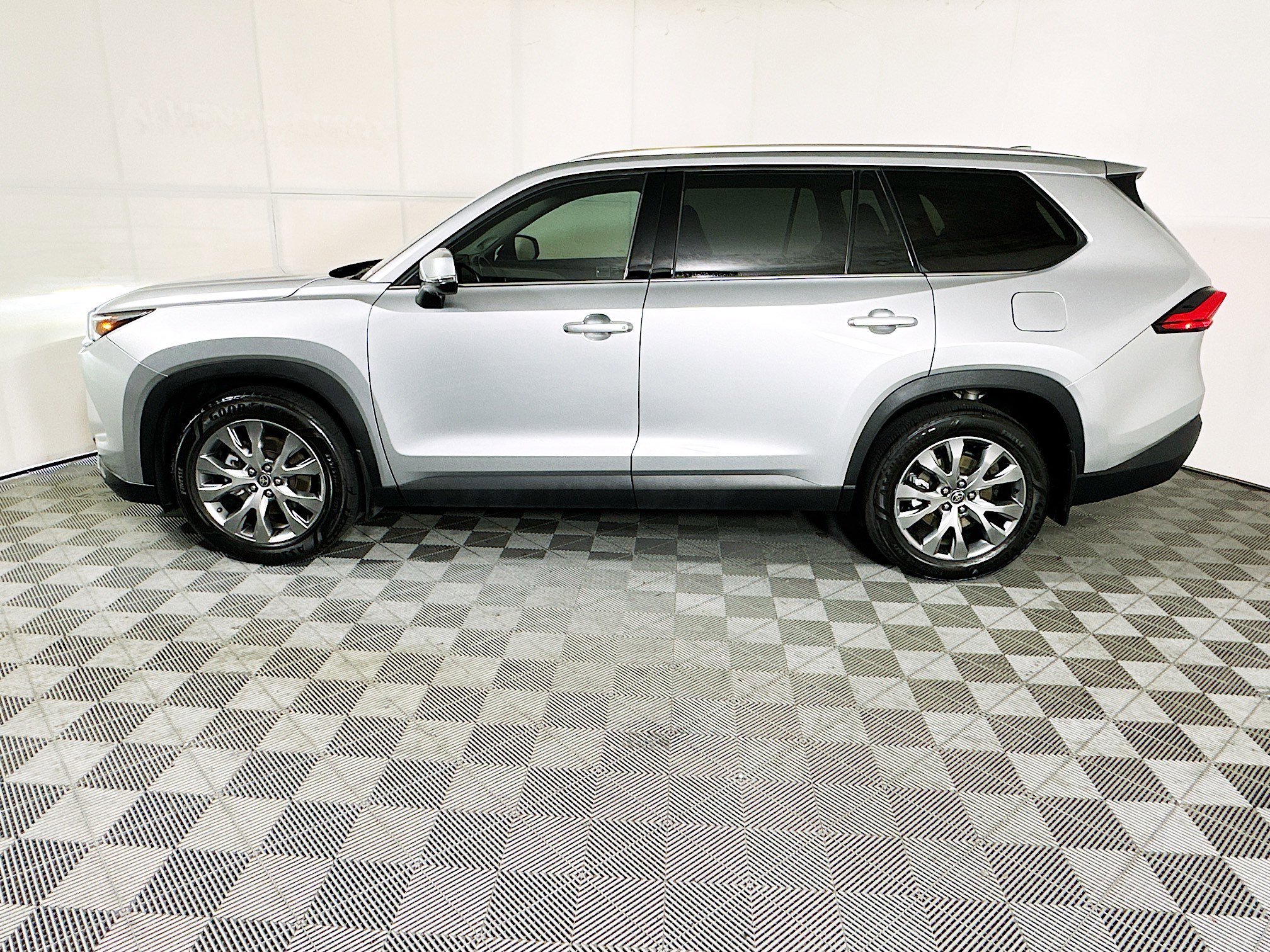 Used 2024 Toyota Grand Highlander Limited image 6
