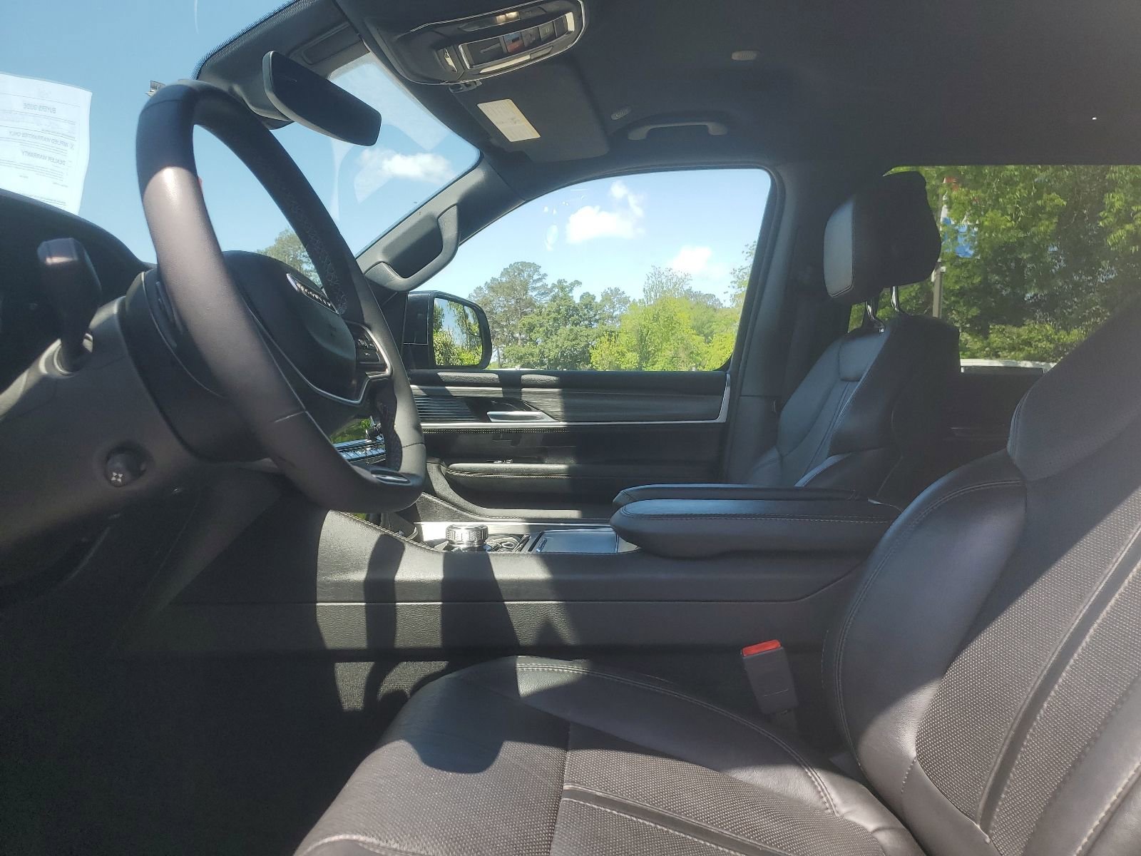 Used 2023 Jeep Wagoneer L Series II image 8