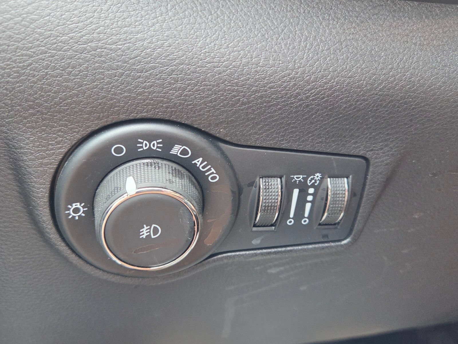 Used 2025 Jeep Compass Limited AWD/4WD image 28