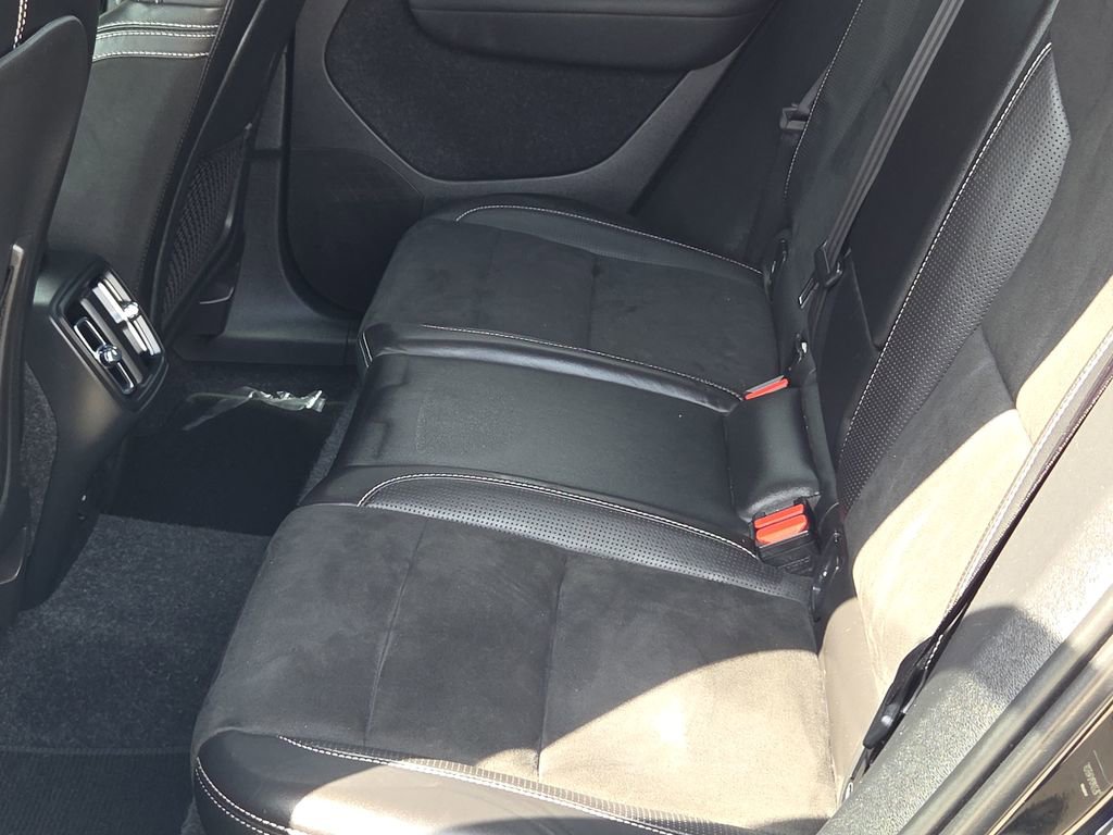 Used 2021 Volvo XC40 T5 R-Design w/ Advanced Package image 15