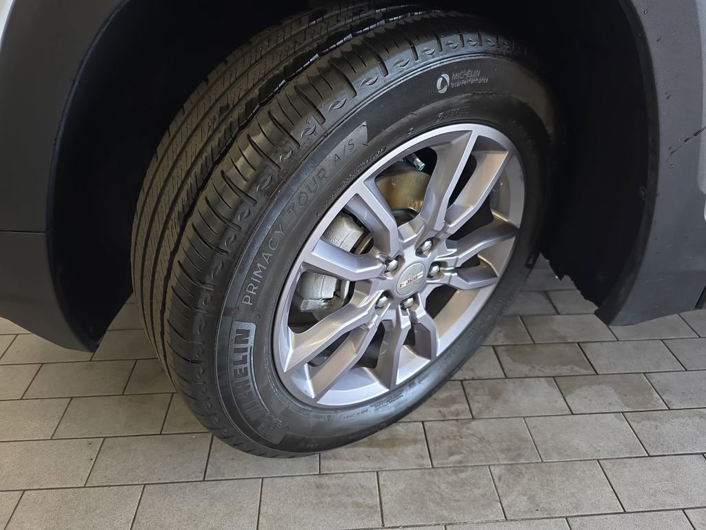 Used 2023 GMC Terrain SLT w/ Infotainment Package II FWD image 33