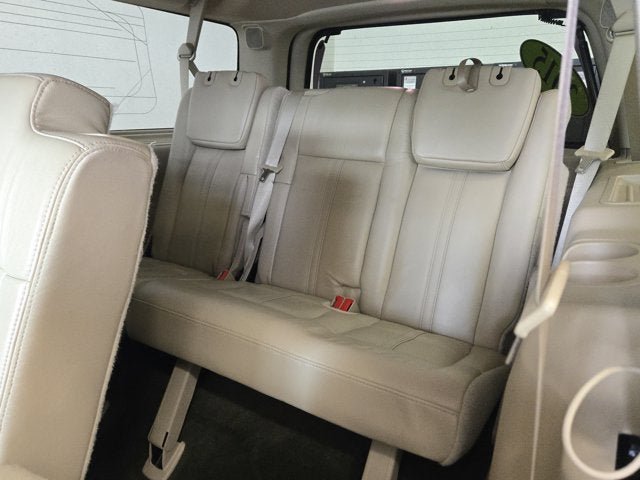 Used 2015 Lincoln Navigator L 4WD w/ Equipment Group 101A Reserve image 18