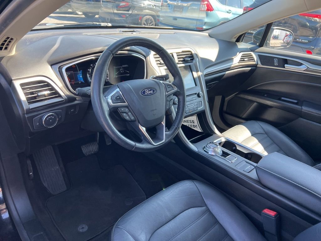 Used 2018 Ford Fusion SE w/ Fusion SE Technology Package image 9