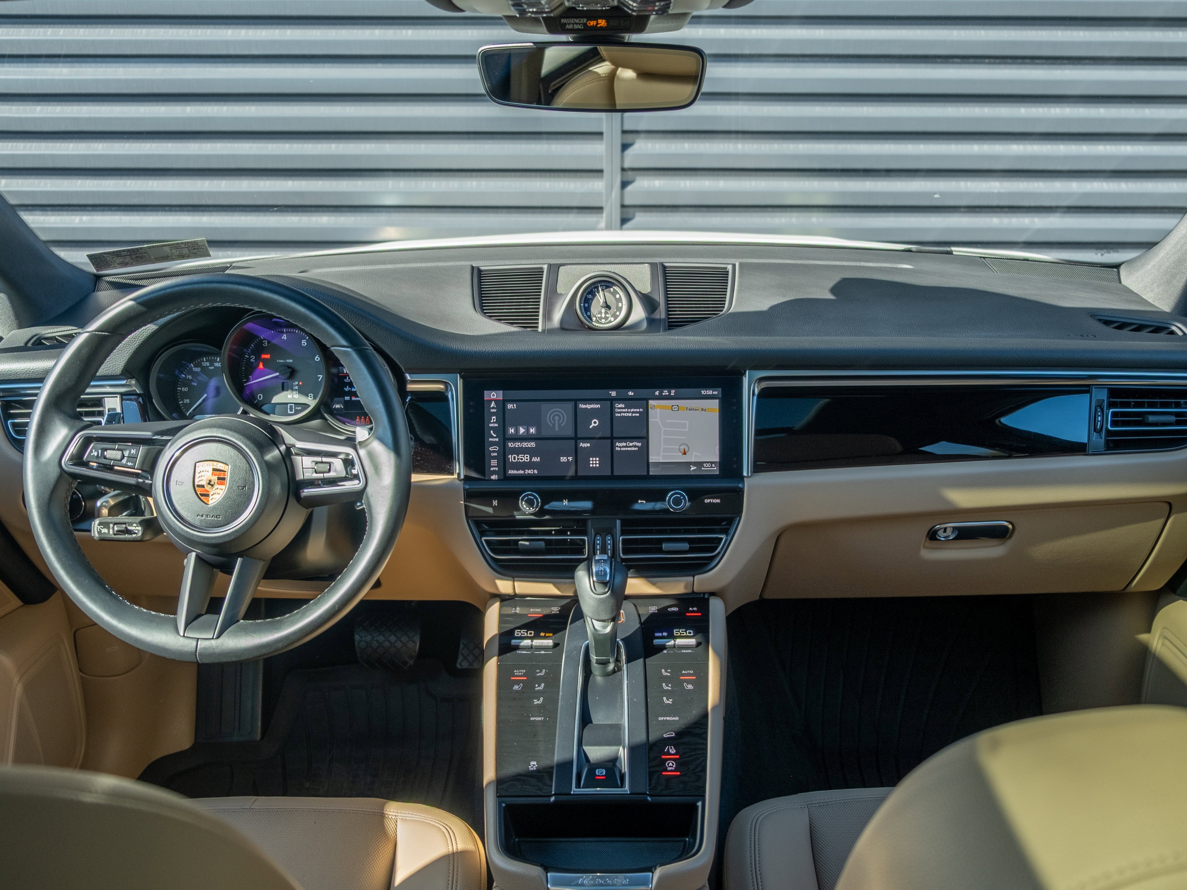 Certified 2023 Porsche Macan image 17