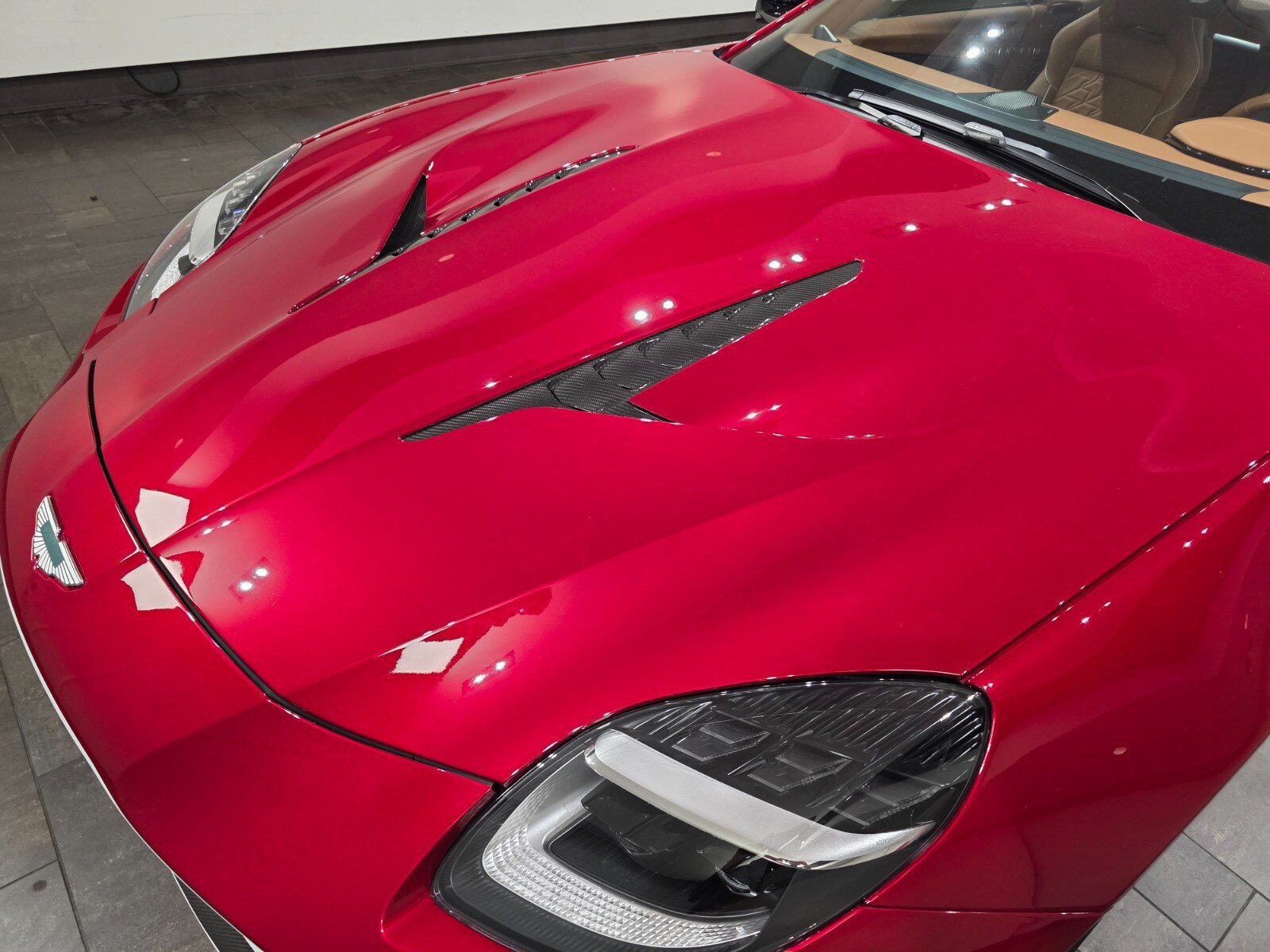 Used 2025 Aston Martin Vanquish RWD image 29