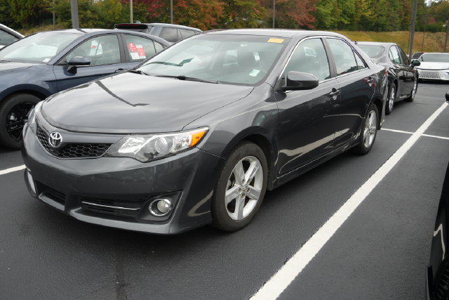Used 2012 Toyota Camry SE FWD image 8