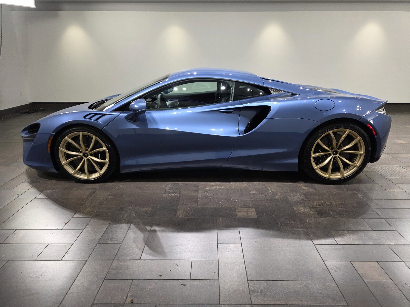 New 2026 McLaren Artura RWD image 3