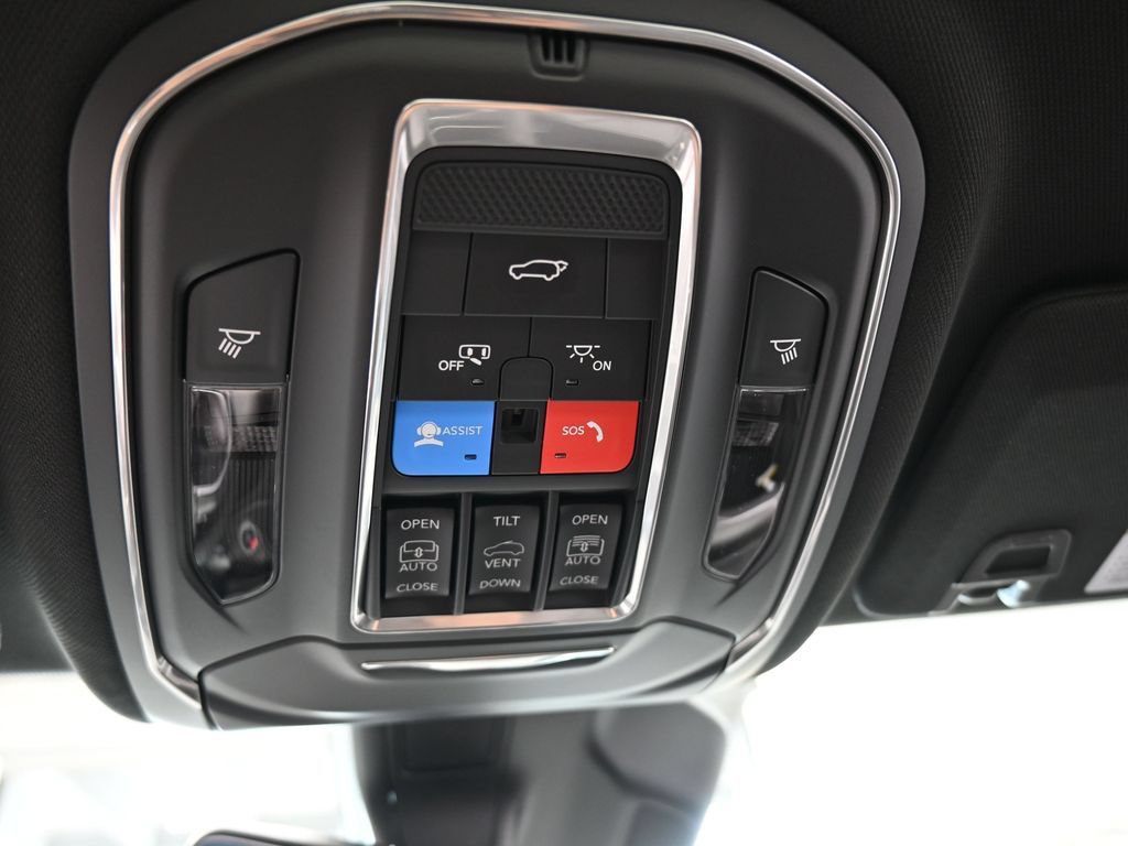 Used 2025 Jeep Grand Cherokee L Limited RWD image 20