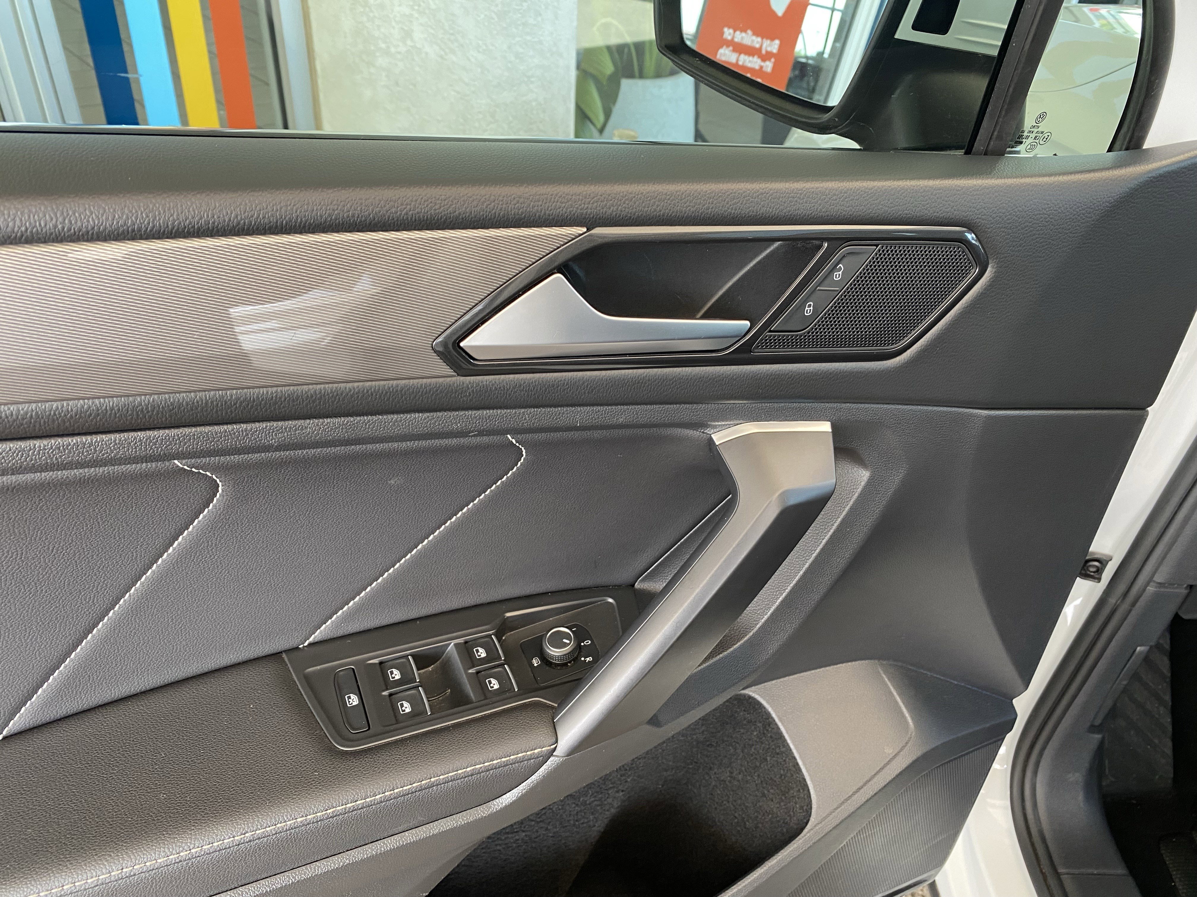 Used 2022 Volkswagen Tiguan SE w/ Panoramic Sunroof Package FWD image 21