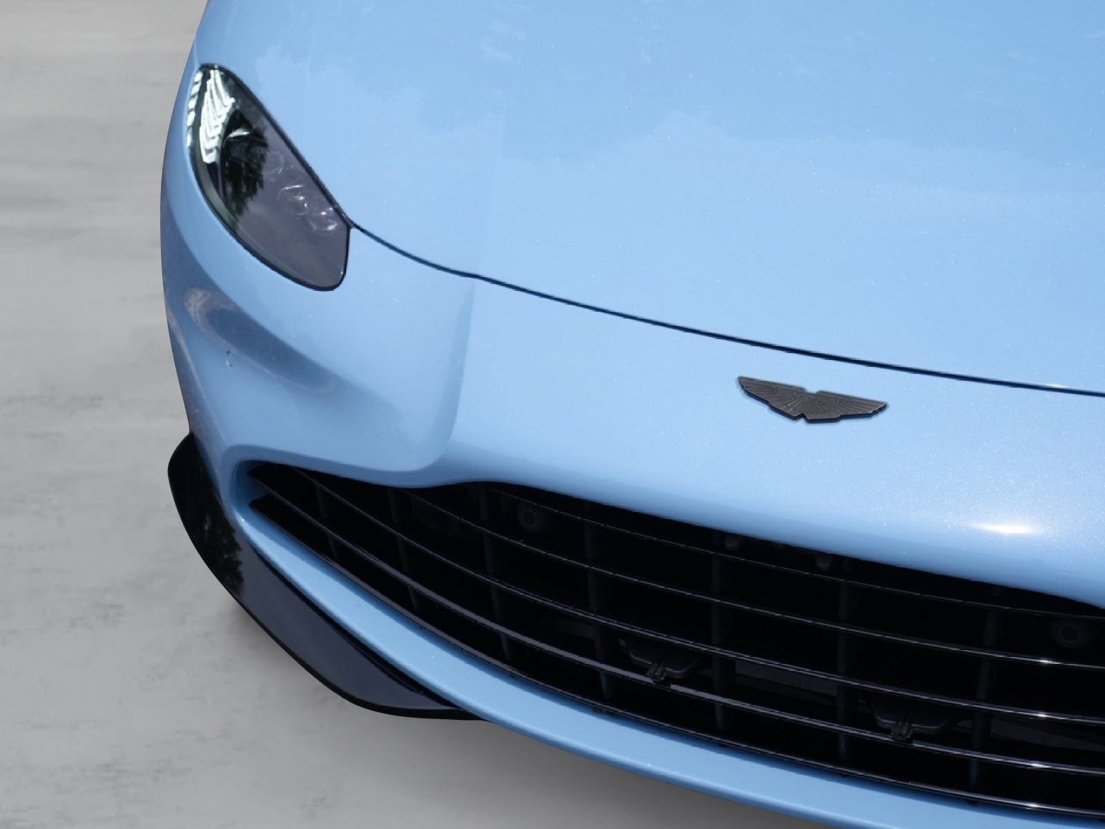 Used 2023 Aston Martin V8 Vantage Roadster RWD image 41