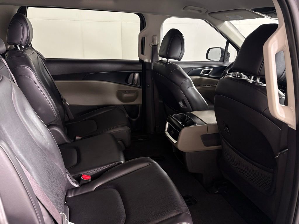 Used 2025 Kia Carnival image 44