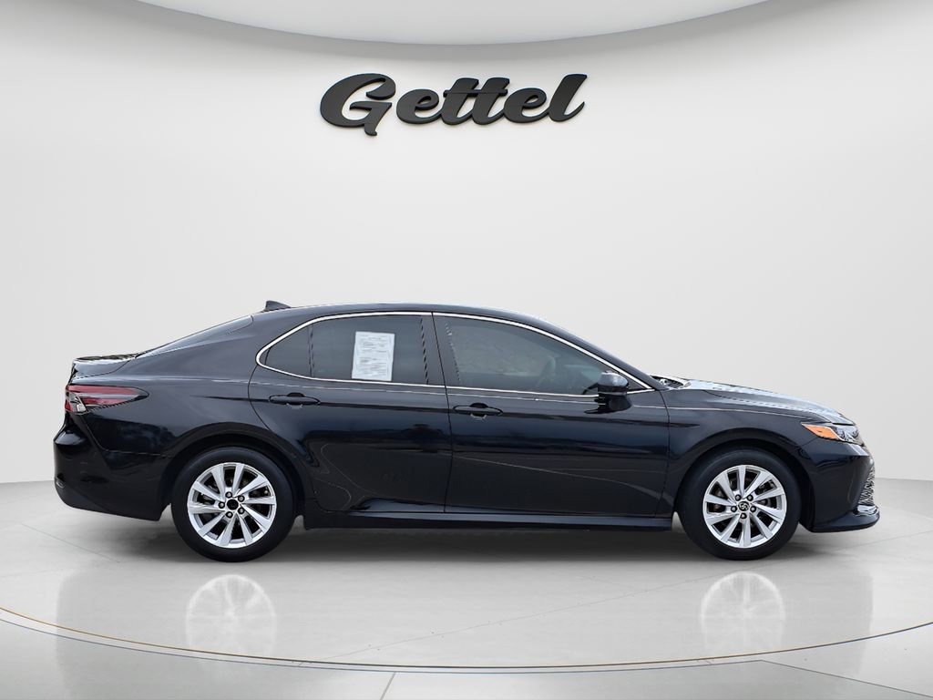 Used 2022 Toyota Camry LE image 3