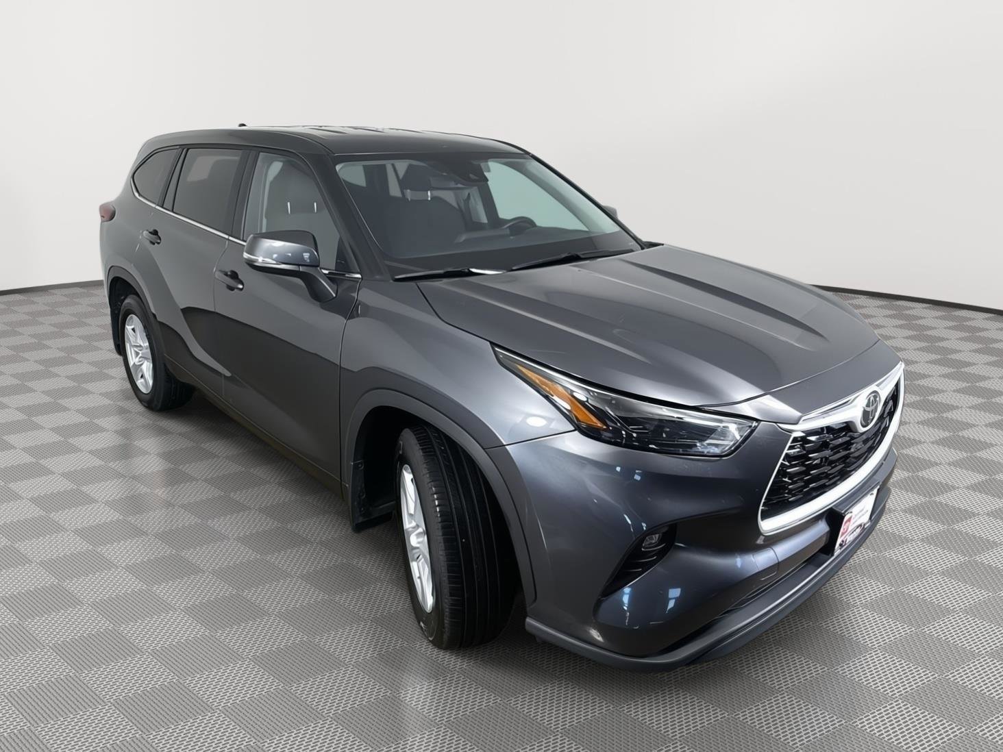 Used 2024 Toyota Highlander LE image 12