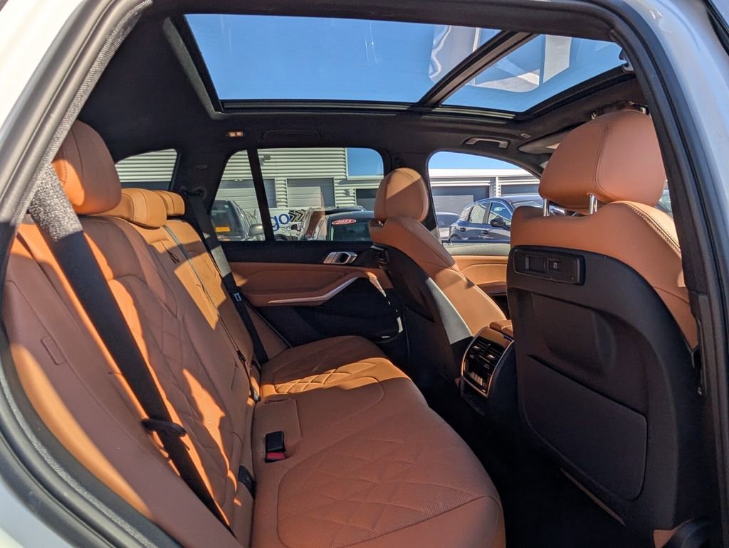 Used 2023 BMW X5 xDrive40i w/ Premium Package image 17