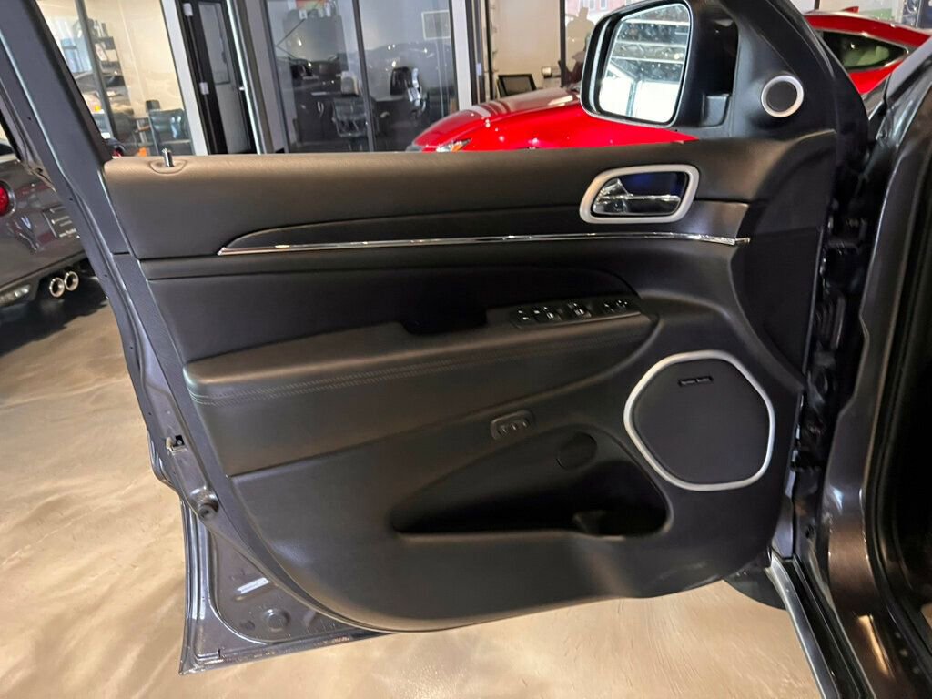 Used 2021 Jeep Grand Cherokee Summit w/ Platinum Series Group image 11