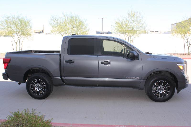 Used 2022 Nissan Titan SV AWD/4WD image 4
