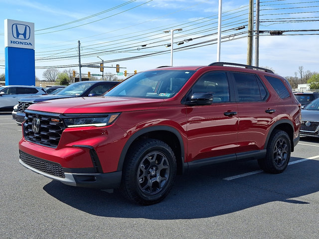 Certified 2025 Honda Pilot TrailSport image 4