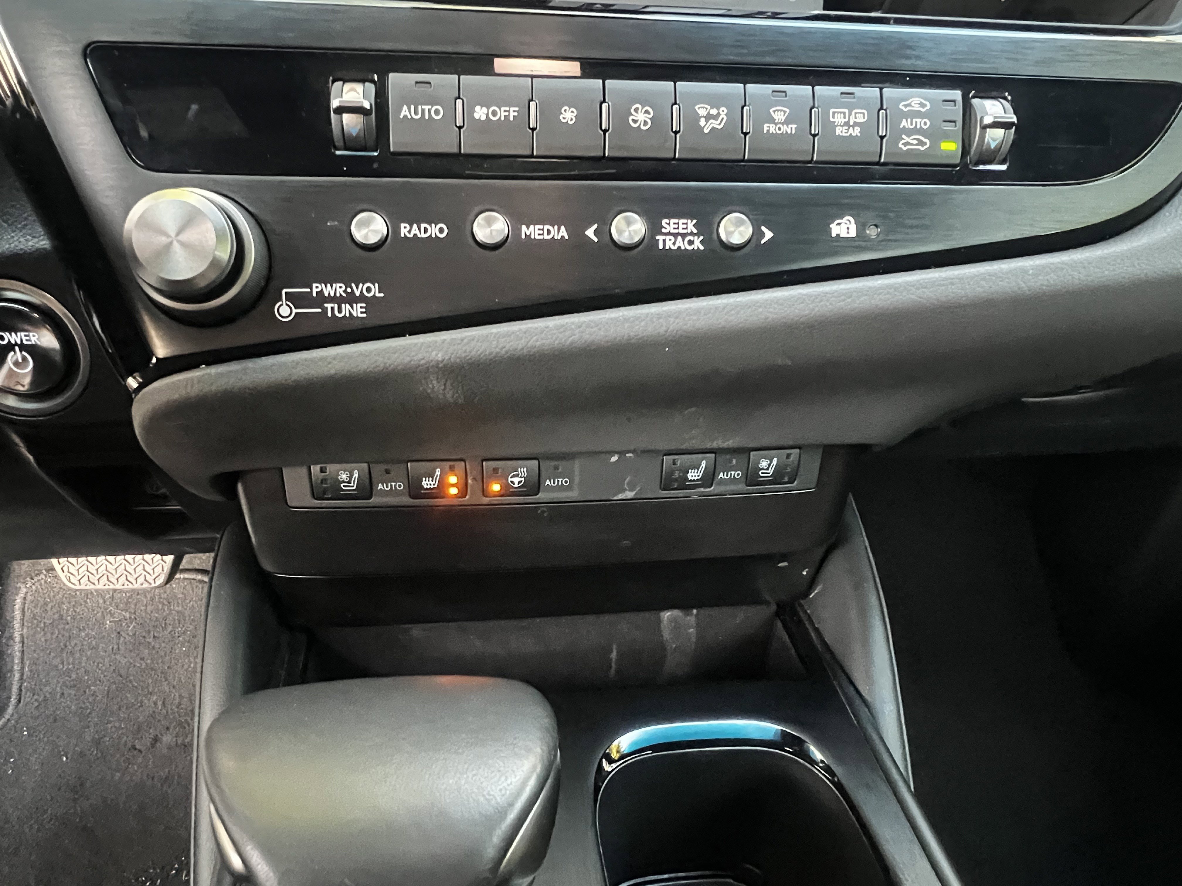 Used 2025 Lexus ES 300h w/ Premium Package image 26