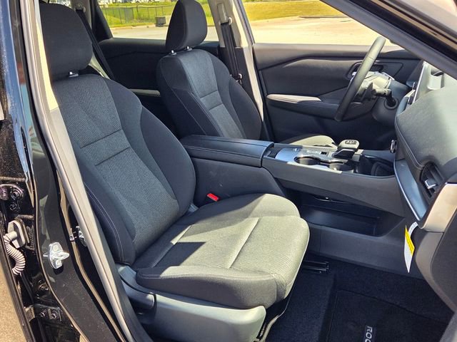Used 2026 Nissan Rogue SV FWD image 16