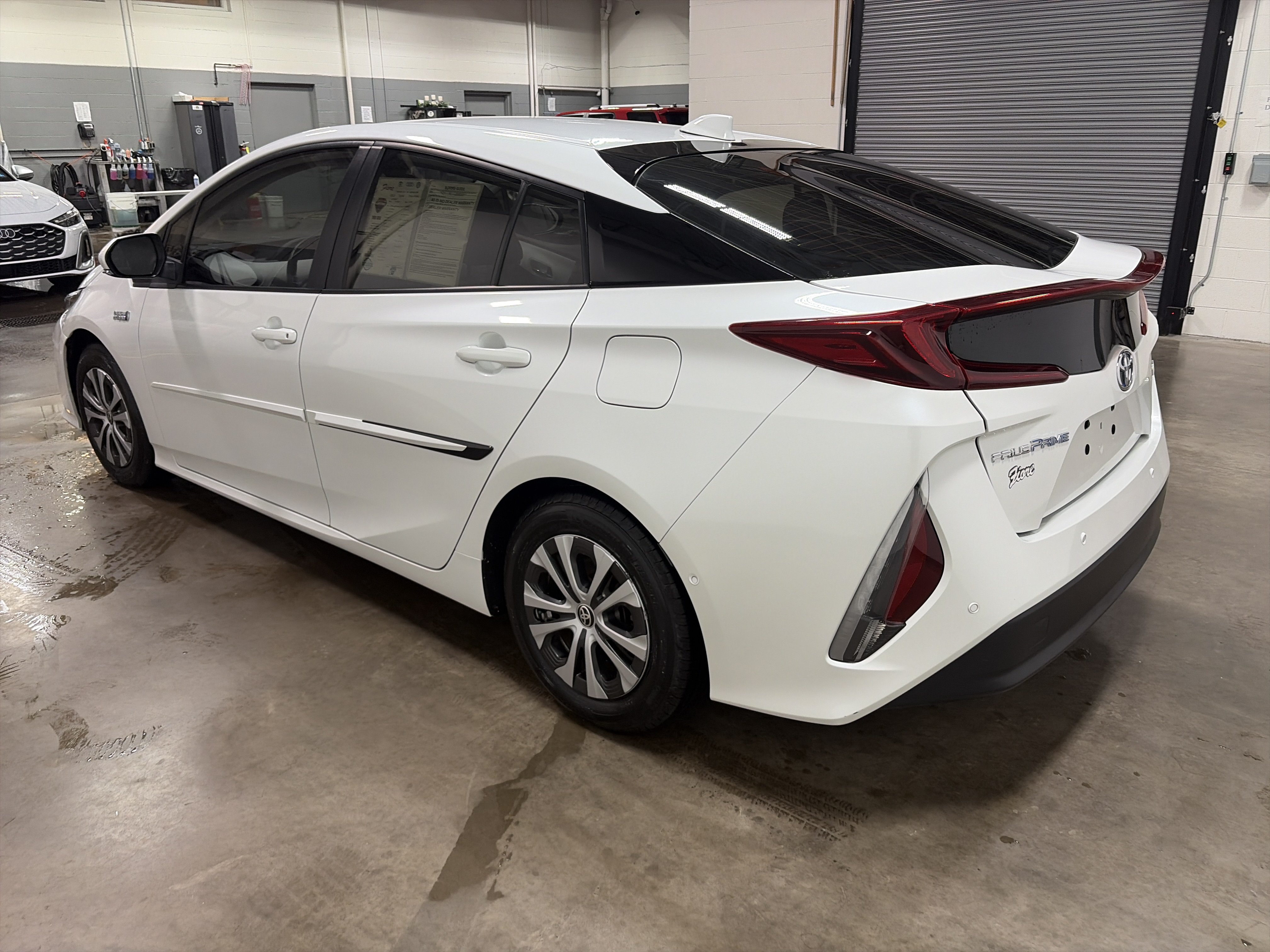 Used 2022 Toyota Prius Prime Limited FWD image 5