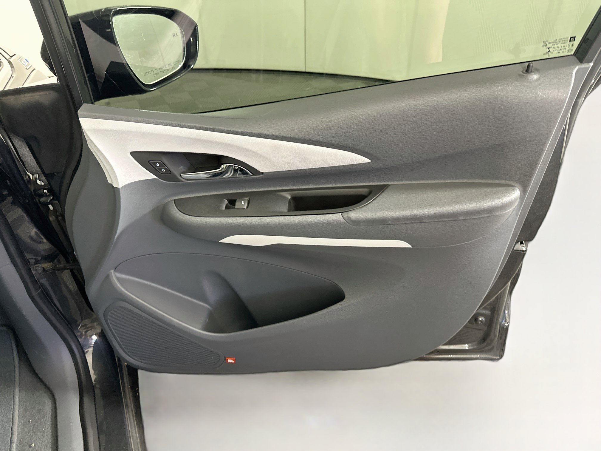 Used 2017 Chevrolet Bolt Premier FWD image 30