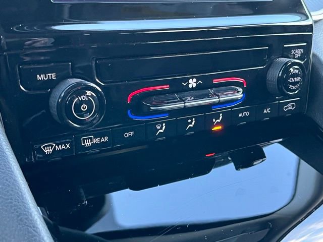 Used 2023 Jeep Grand Cherokee Laredo image 17