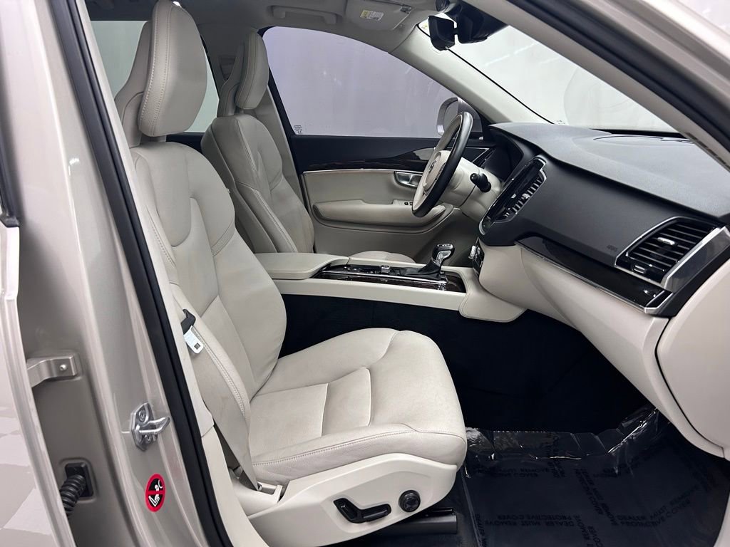 Used 2018 Volvo XC90 T6 Momentum w/ Convenience Package AWD/4WD image 19