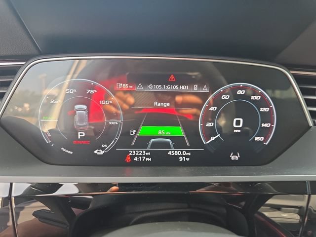 Used 2023 Audi e-tron Premium Plus w/ Premium Plus Package AWD/4WD image 21