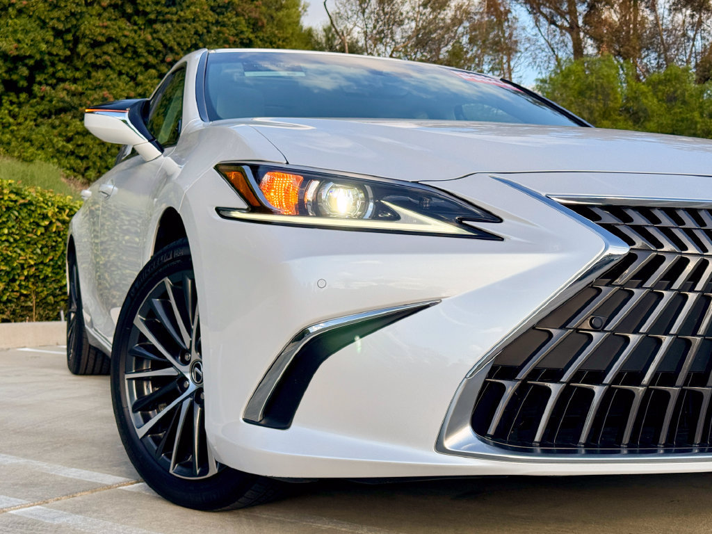 Certified 2024 Lexus ES 300h w/ Premium Package FWD image 7
