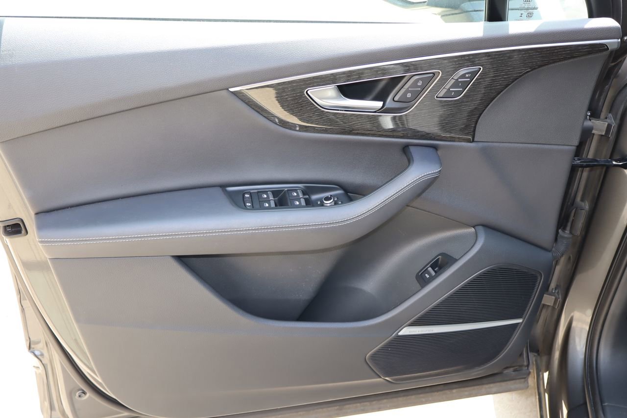 Used 2025 Audi Q7 3.0T Premium Plus AWD/4WD image 24