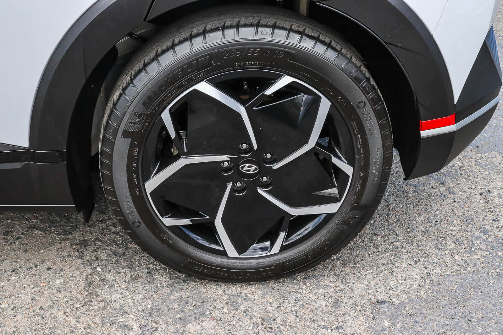 Used 2024 Hyundai Ioniq 5 SE RWD image 13