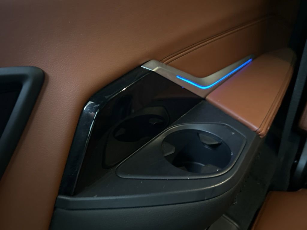 Used 2023 BMW X7 M60i w/ Executive Package image 39