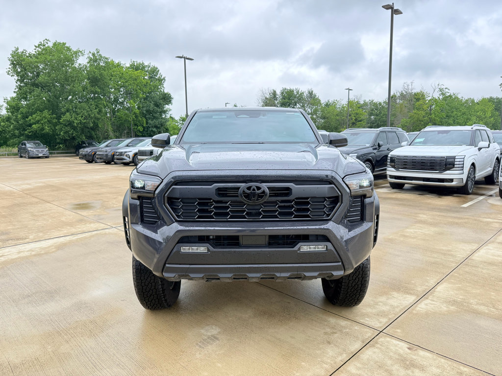 Used 2025 Toyota Tacoma TRD Off-Road AWD/4WD image 2