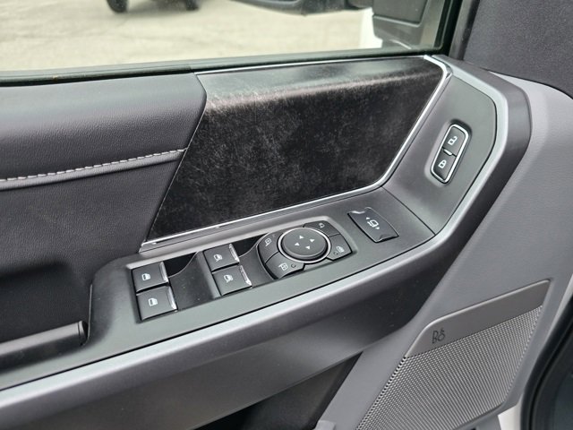 New 2025 Ford F350 XLT w/ Black Appearance Package image 15