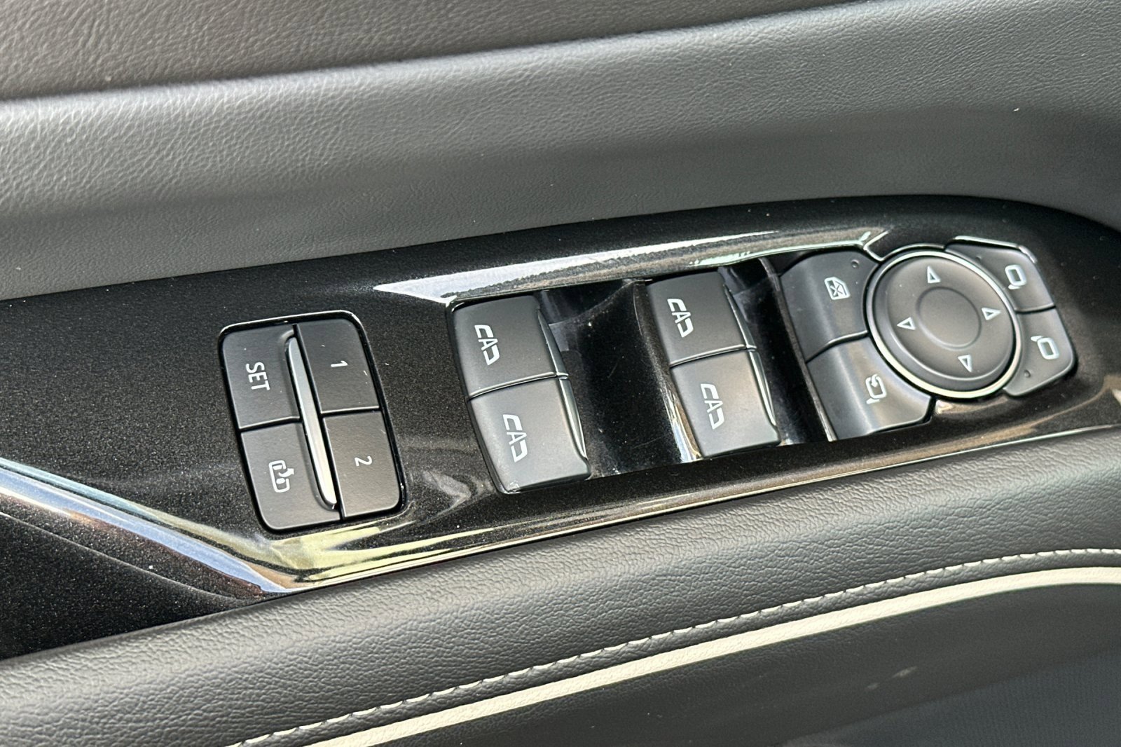 Used 2024 Cadillac Escalade Premium Luxury w/ Performance Package image 12