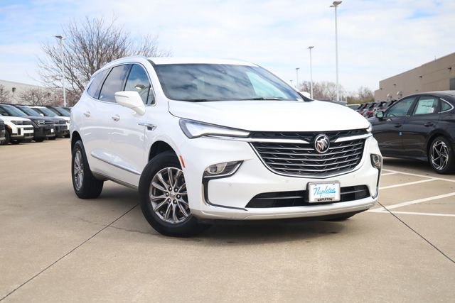 Used 2024 Buick Enclave Premium image 2