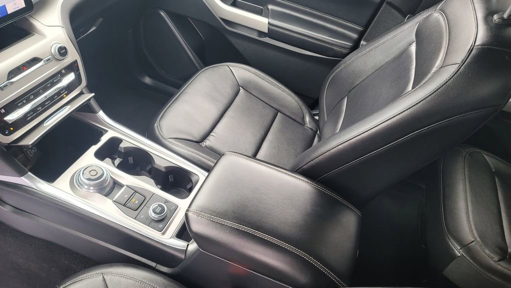 Used 2021 Ford Explorer XLT w/ Equipment Group 202A image 23