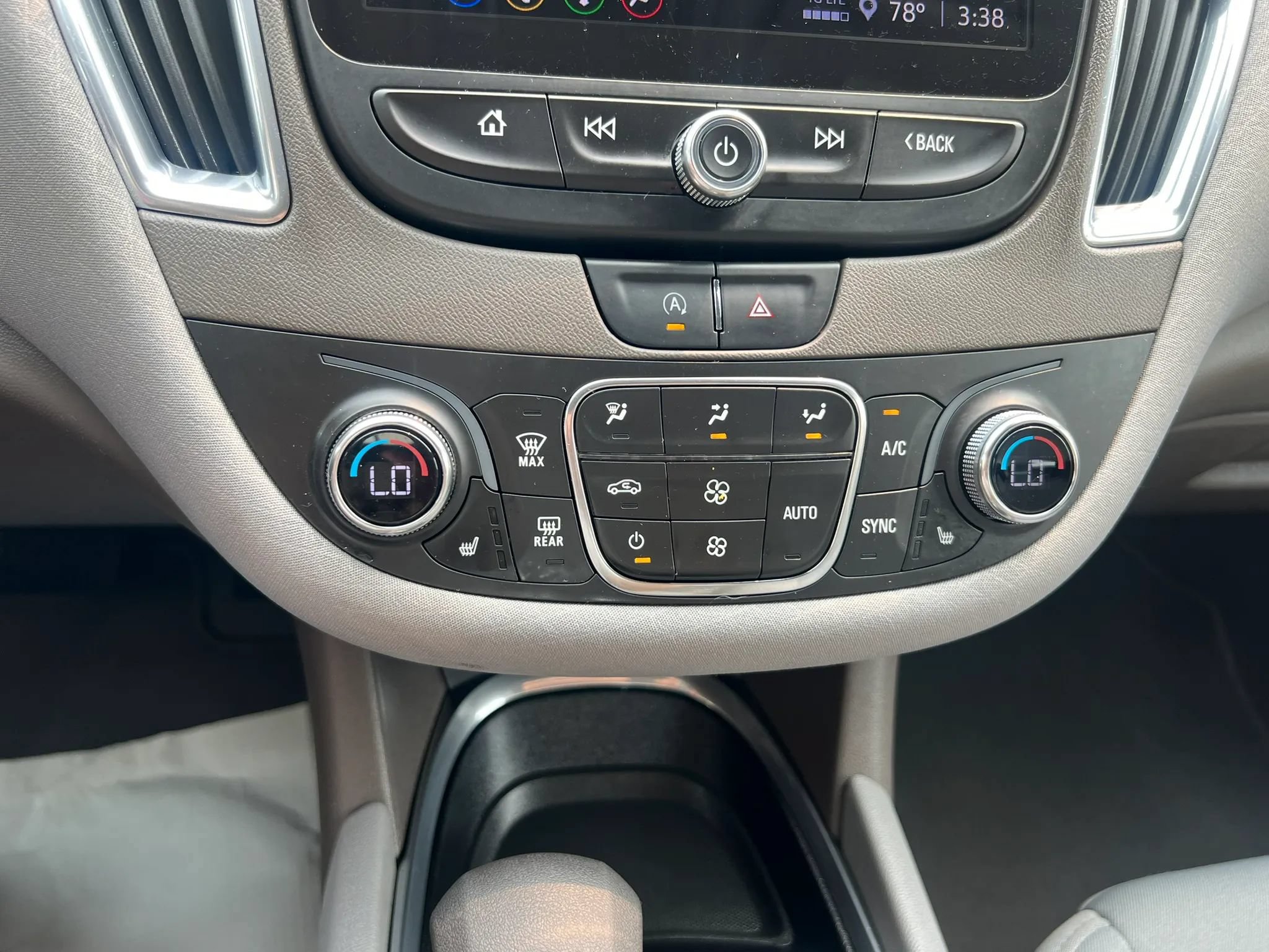 Used 2021 Chevrolet Malibu LT FWD image 22