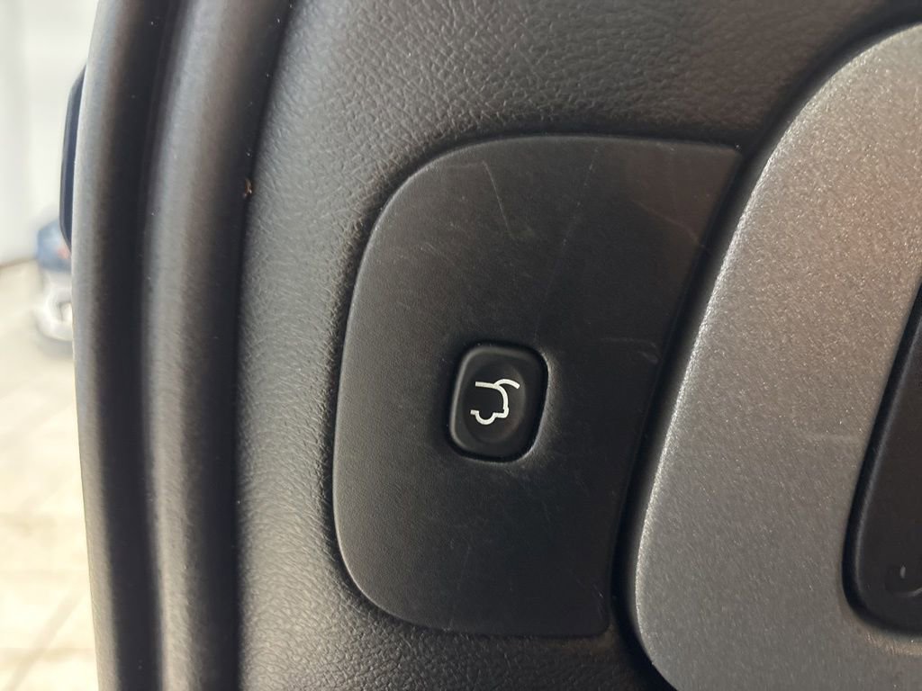 Used 2018 Jeep Cherokee Latitude Plus w/ Comfort/Convenience Group image 24