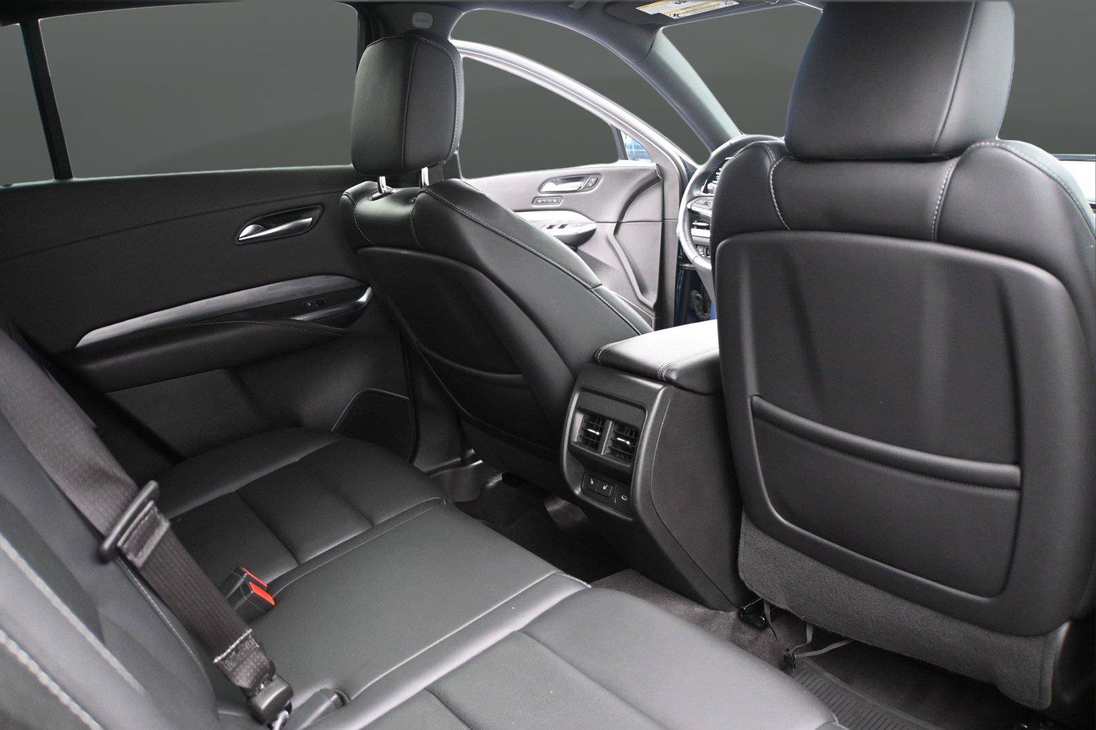 Used 2024 Cadillac XT4 Premium Luxury w/ Technology Package AWD/4WD image 23