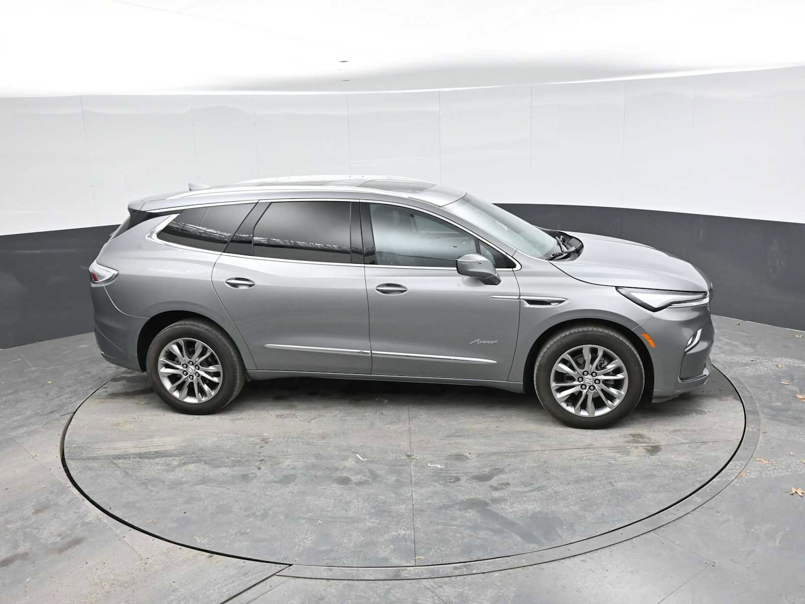 Used 2024 Buick Enclave Avenir AWD/4WD image 35