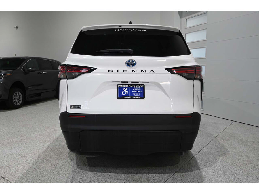 Used 2022 Toyota Sienna LE AWD/4WD image 7