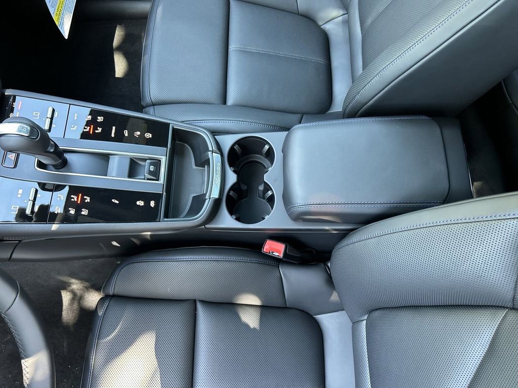 Certified 2025 Porsche Macan Turbo image 25