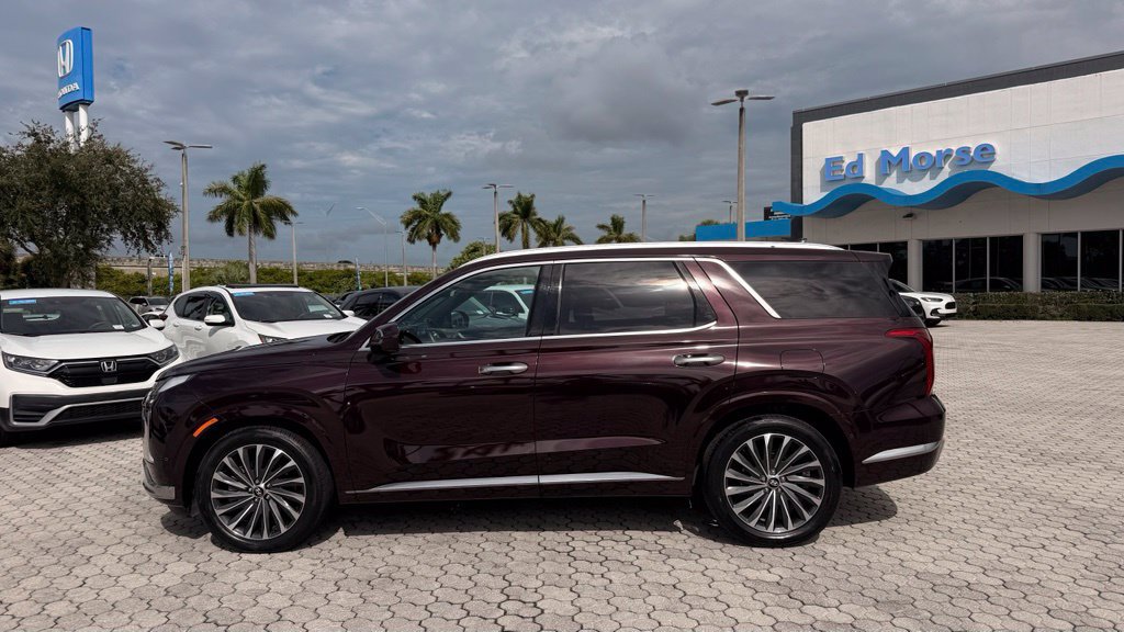 Used 2023 Hyundai Palisade Calligraphy FWD image 3